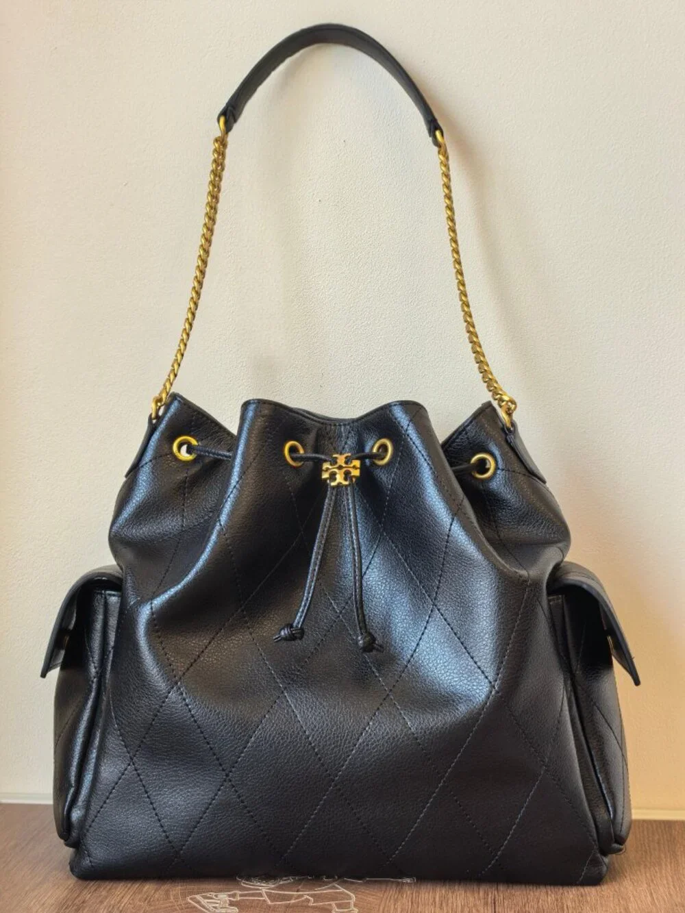 Tory Burch Fleming Big Bucket Shoulder Bag